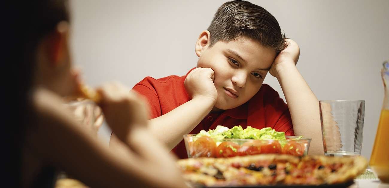 El índice mundial de obesidad supera por primera vez al del bajo peso entre los niños y niñas en edad escolar y los adolescentes