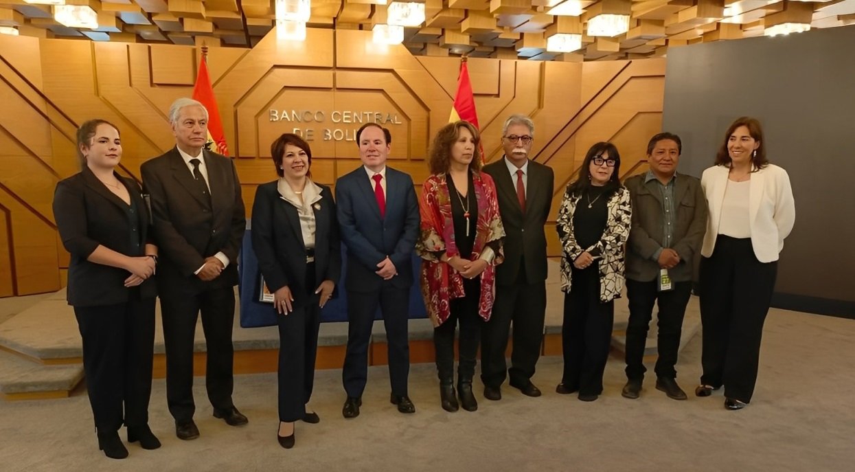 Alejandra Echazú asume la presidencia de la FC‑BCB junto a Rossana Barragán, Homero Carvalho, Freddy Chipana y otros referentes culturales