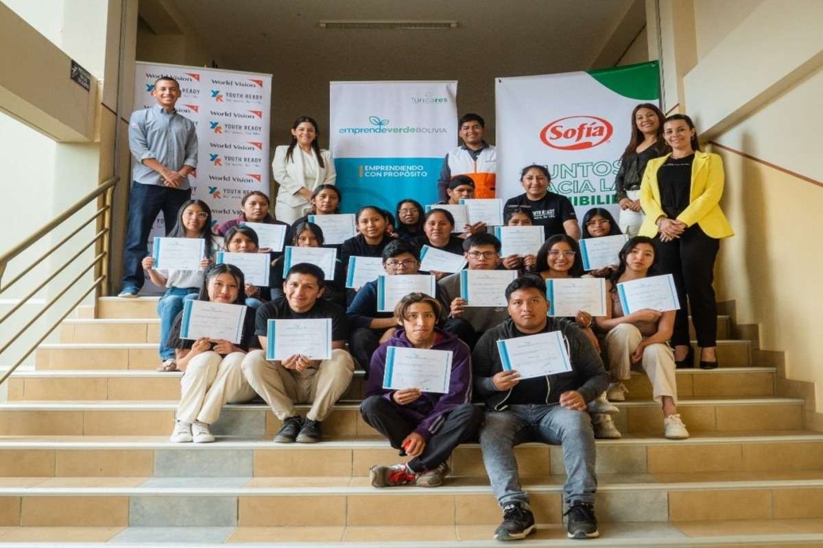 146 jóvenes emprendedores reciben apoyo para mejorar sus negocios