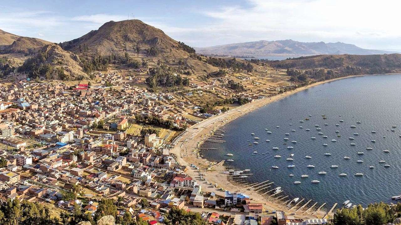 2 de febrero en Copacabana, entre lo sagrado y lo descuidado