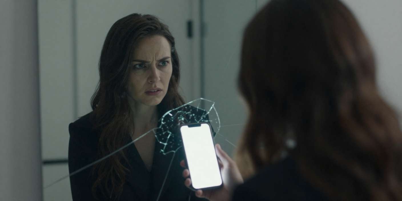 La pantalla y el espejo: un nuevo maltrato contra la mujer