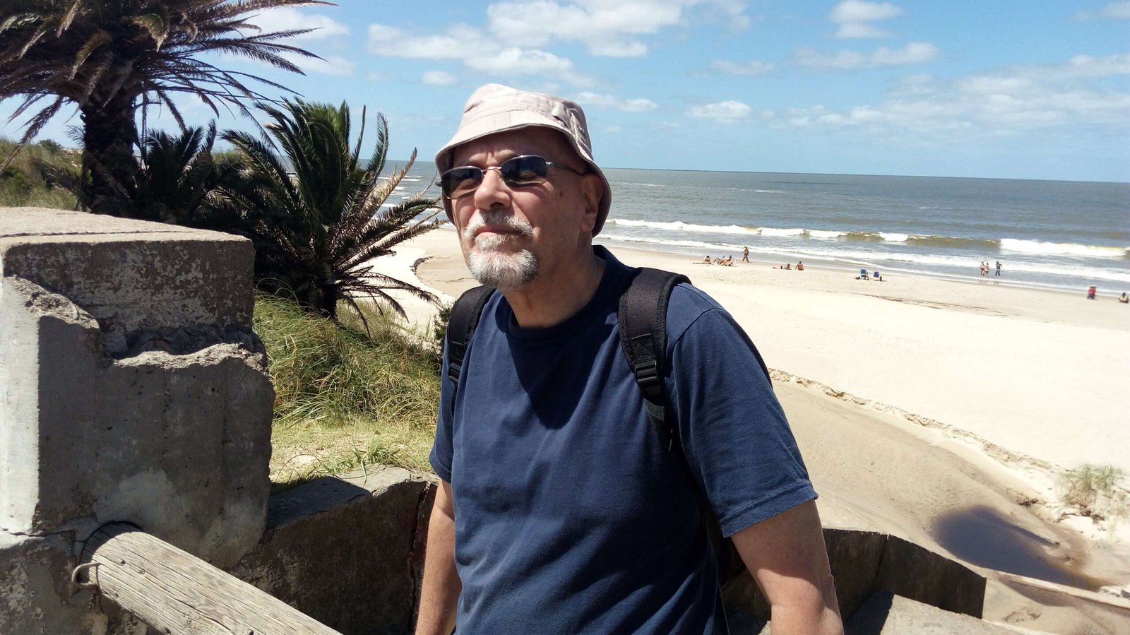 Poemas de Rolando Revagliatti.