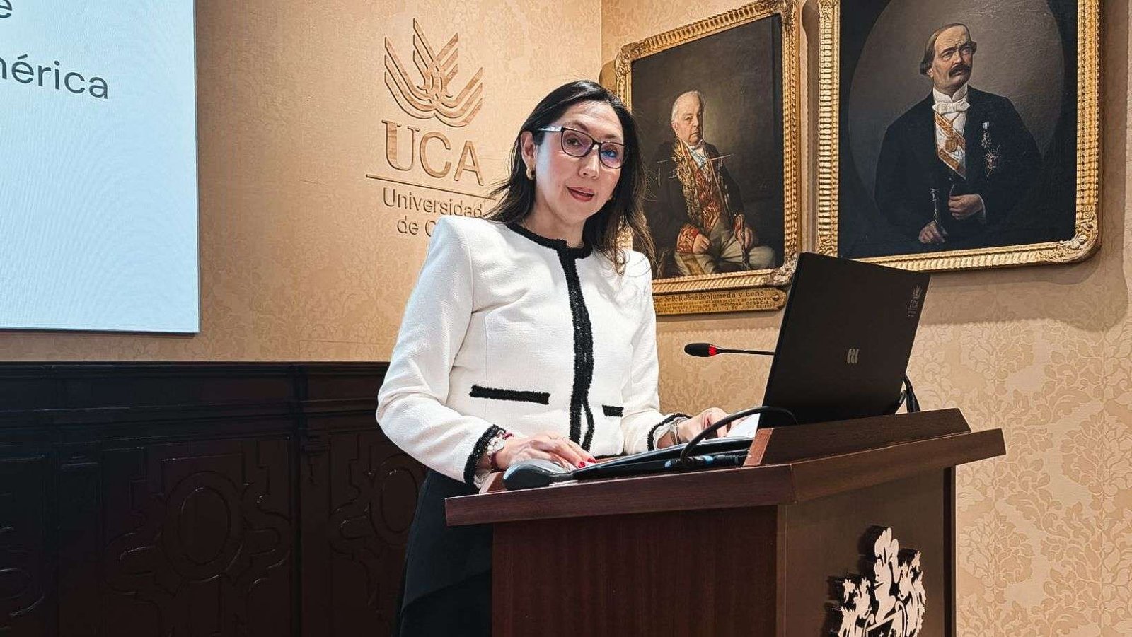 Vanessa Pereira Duran, primera boliviana nombrada académica de la Real Academia Hispano Americana del Reino de España