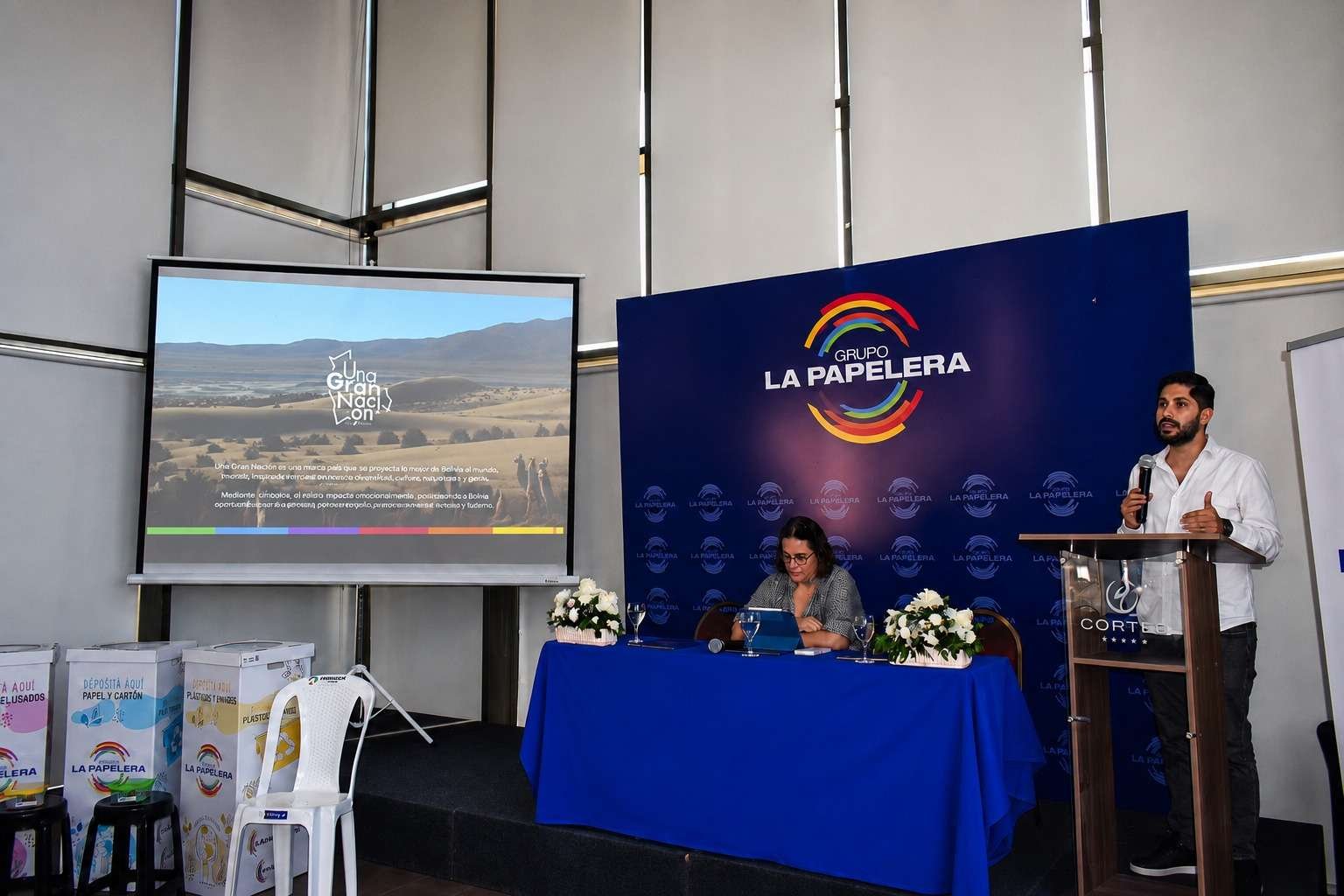 Grupo La Papelera y Una Gran Nación consolidan alianza estratégica en el primer Festival de Cine Internacional en el Salar de Uyuni