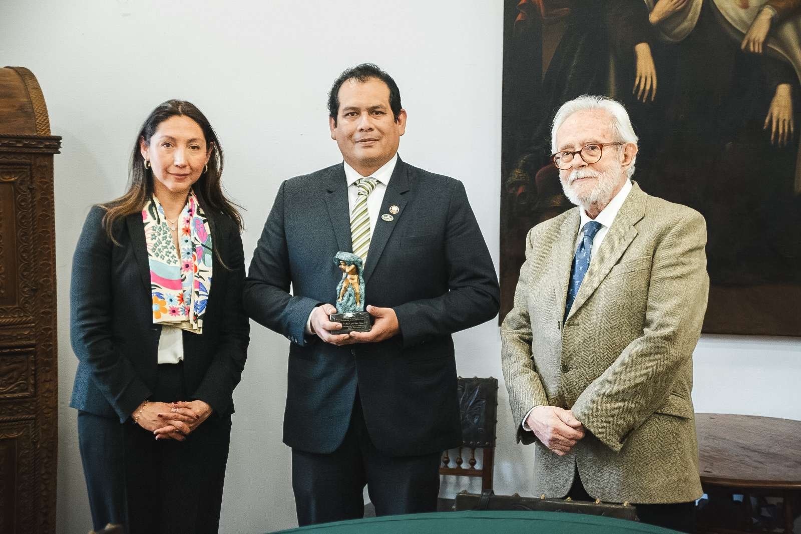 El Real Fórum de Alta Dirección del Reino de España distingue en Bolivia al Presidente de la Cámara de Diputados con el Máster de Oro de Alta Dirección