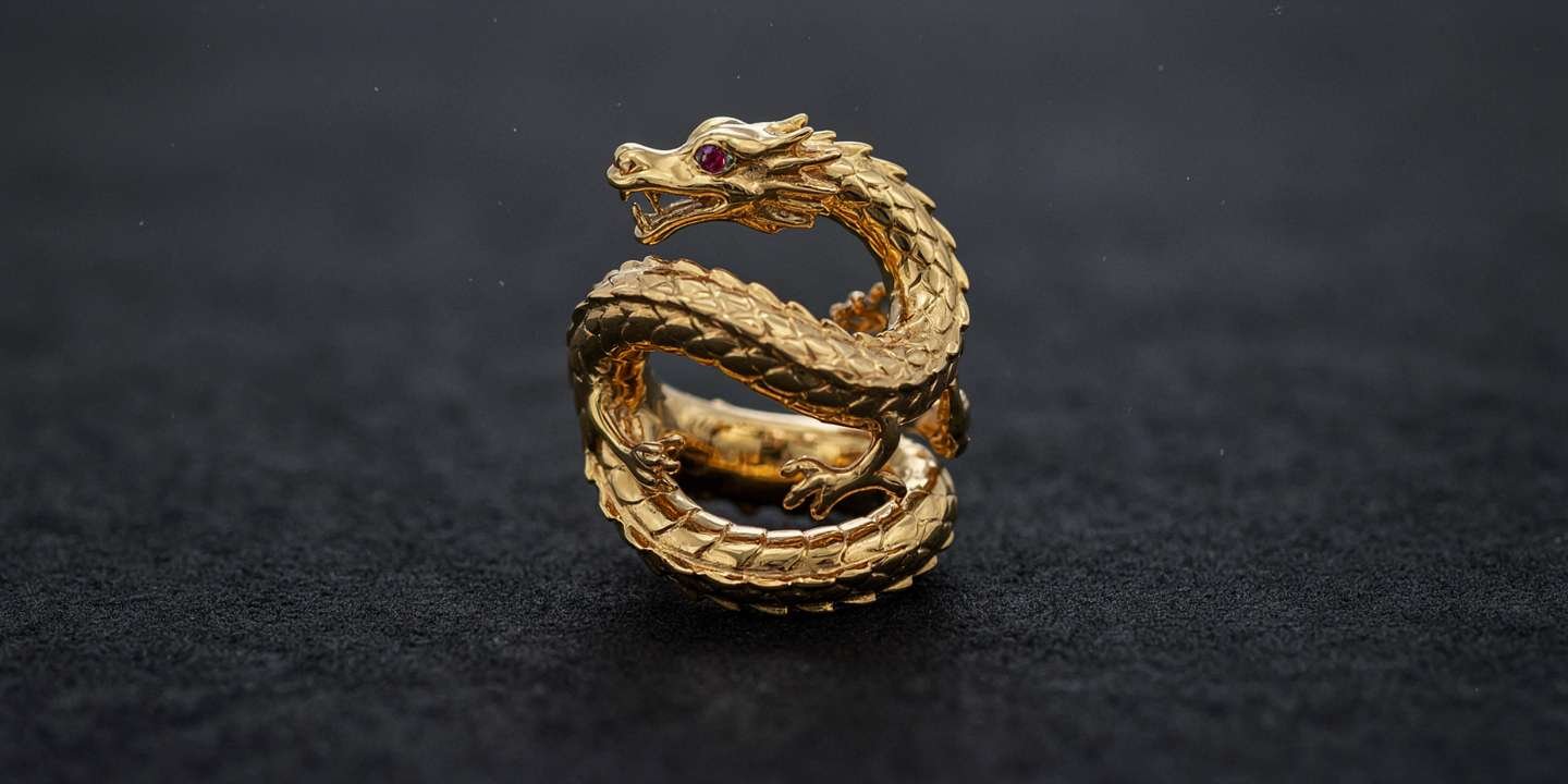 Anillo con forma de dragón