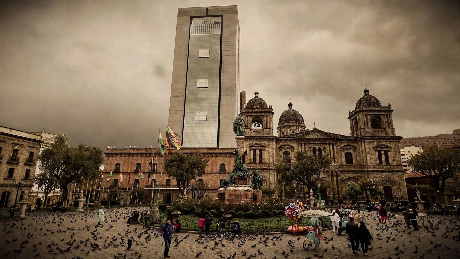 La muerte política toca a la puerta y la abre una mujer